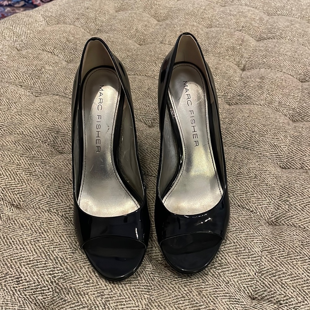 Marc Fisher navy heels size 8.5M